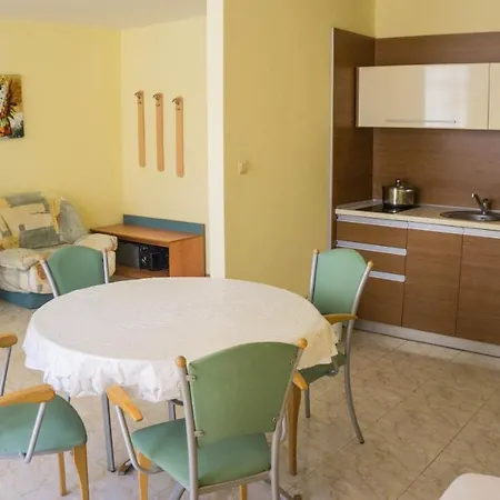 Elite Aparthotel