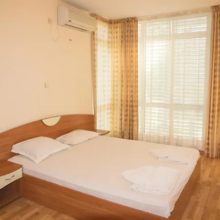 精英公寓 3* 阳光海滩